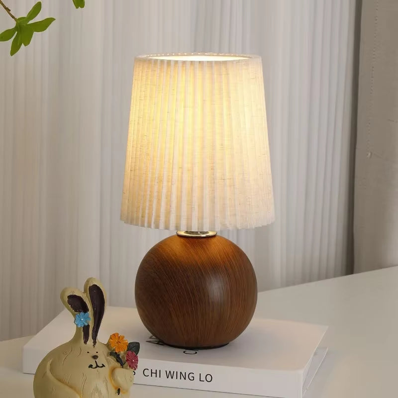 Retro LED Table Lamp Bedroom Fabric Pleated USB Study for Home Room Decor Desktop Decorative Ambiance Bedrooms LED Bedside Lamps